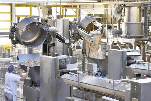 Backtechnologe/in-Lehrling wird aufgenommen Backtechnologe/in-Lehrling wird aufgenommen